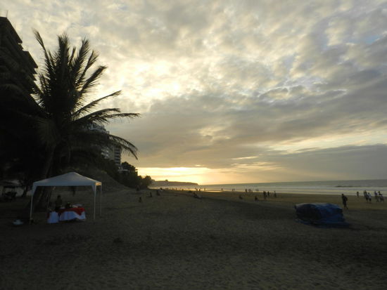 Sonnenuntergang am Strand von Manta