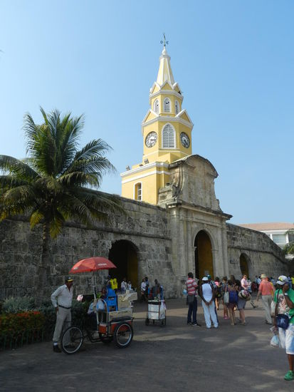 Stadtmauer und Uhrenturm