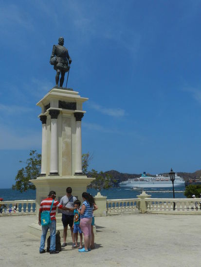 Denkmäler - mal für die Conquestadoren, mal für die Befreier