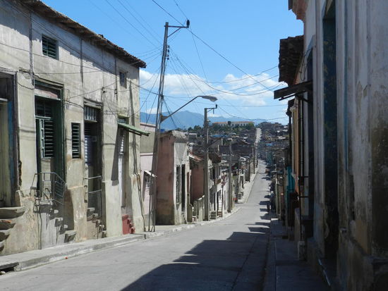 Straße in einem Wohnviertel Santiagos