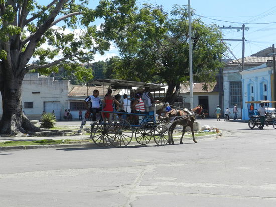 Personentransport per Pferdekutsche ...