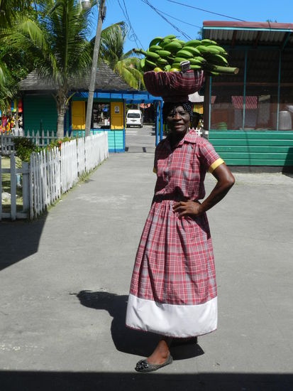 Obstverkäuferin auf dem Handwerkermarkt