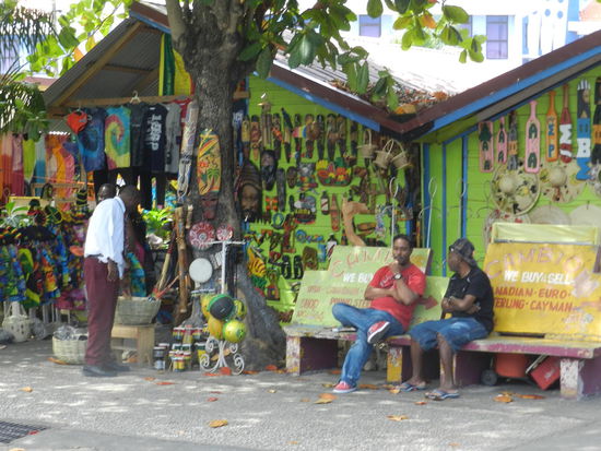 Sie warten geduldig auf Käufer