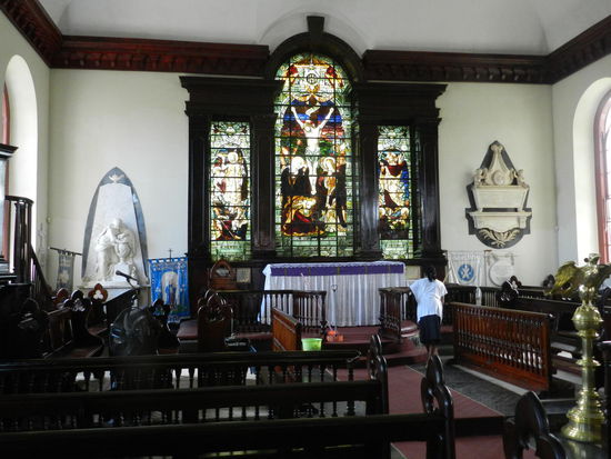 In der St-James-Kirche, Altar ...
