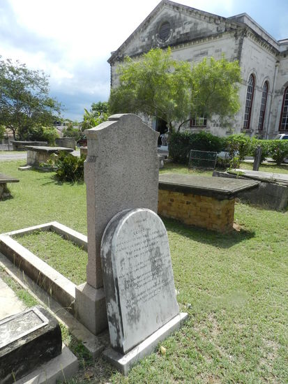 ... und der dazugehörende Friedhof mit alten Grabstätten