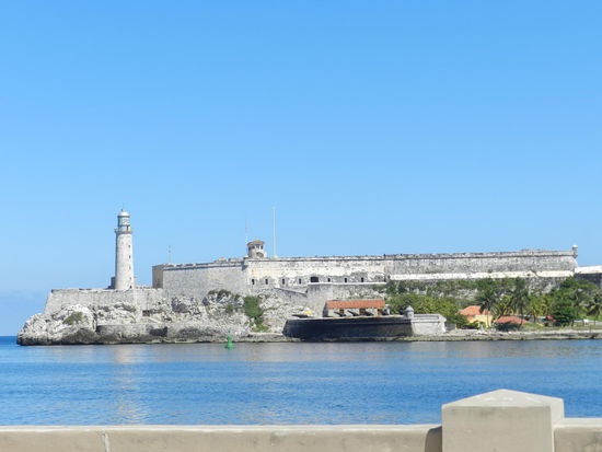 Blick auf die Festung in der Hafeneinfahrt