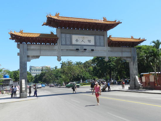 Eingangstor nach Chinatown, wo aber keine weiteren chinesischen Spuren offensichtlich sind