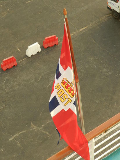 Die norwegische Postflagge zeigt an, das Morton Haqnsen Kapitän ist
