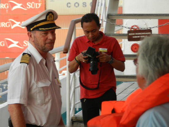 Kapitän Hansen überwacht die Rettungsübung