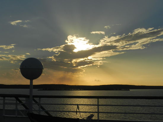 Sonnenuntergang über dem Schiff