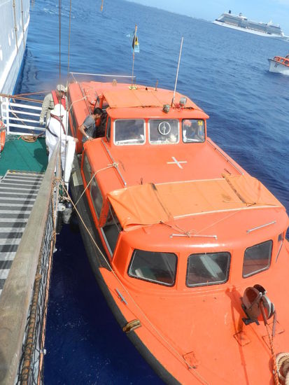 Fertig zum Landgang - per Tenderboot