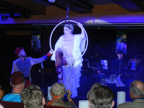 Das MS Albatros Showensemble