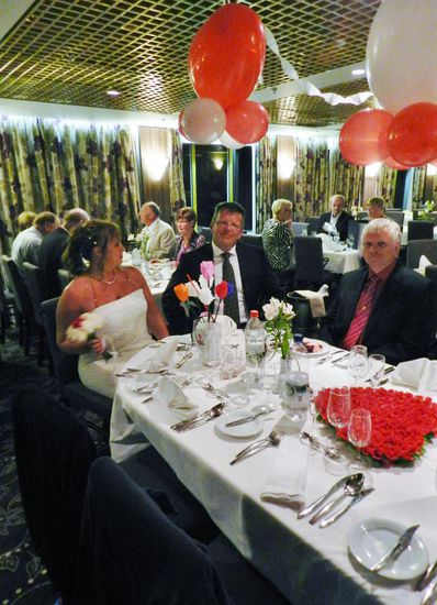 Unsere Tischgemeinschaft - hier bei der Hochzeit