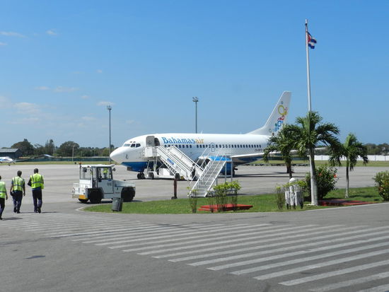 737 der Bahamas Air auf dem Flughafen in Havanna