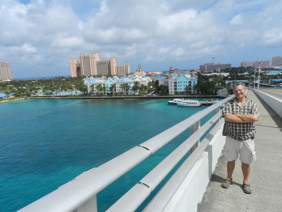 Auf der Brücke nach Paradiseisland