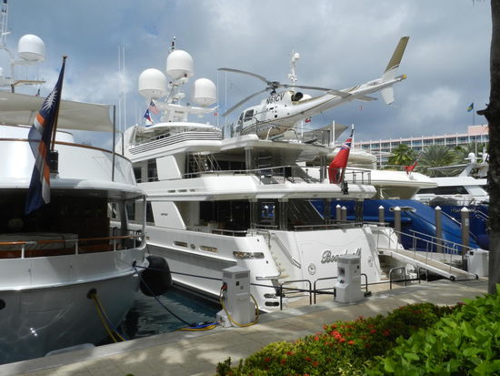 Dieser Bootseigner muss sich keine Gedanken über die Liegegebühren in der Marina machen