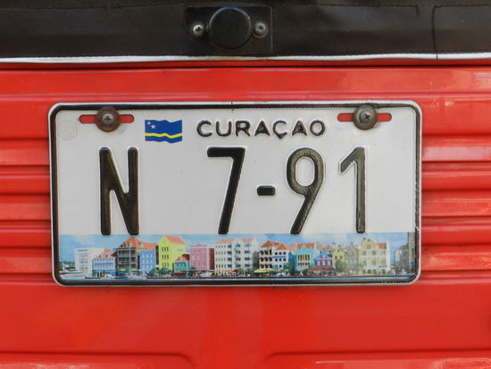 Ansprechende Kennzeichen gibt es auch auf Curacao