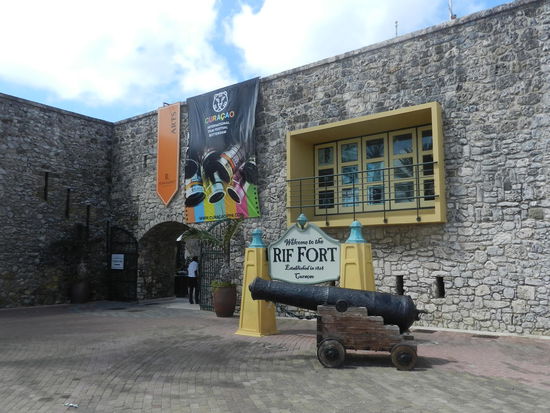 Eingang zum Rif-Fort, dem "Empfangszentrum" für Kreuzfahrtschiffe