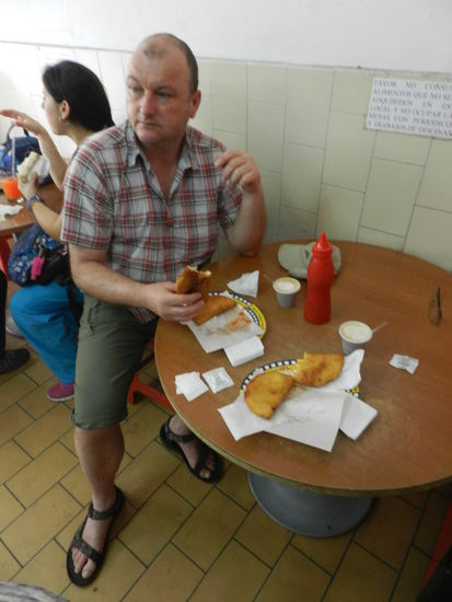 Frühstück mit Empanadas im Stadteil Chacao