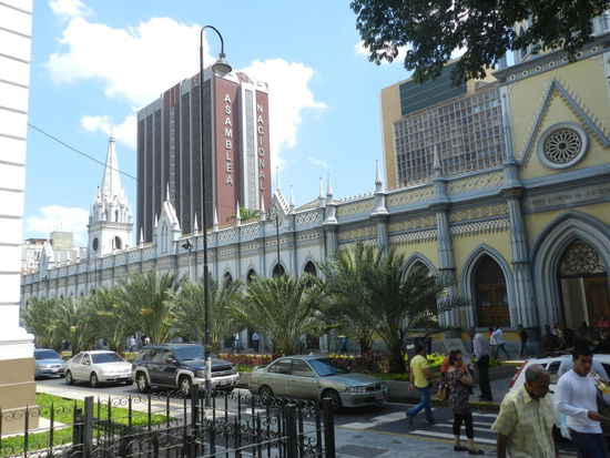 Gerichtshof, akademische Gesellschaft und Nationalversammlung