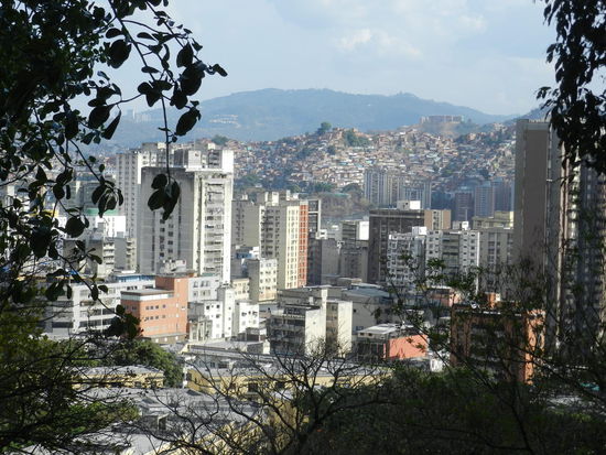 Blick auf die Innenstadt von Caracas, gesehen vom El Calvario Park