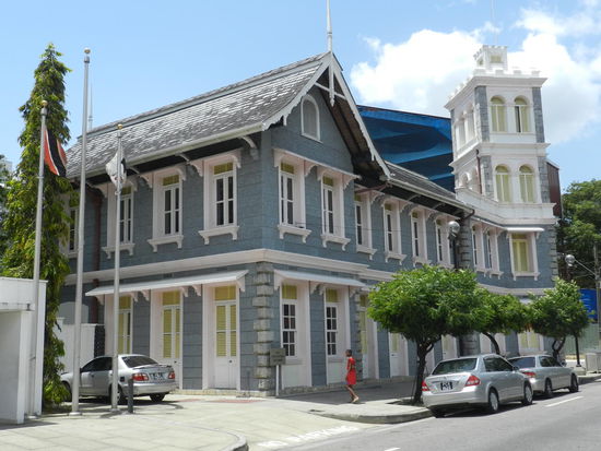Die alte Feuerwache mit Turm, heute ein Wohnhaus