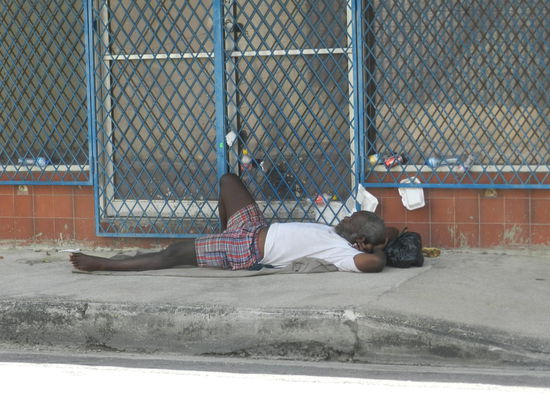 Obdachlose und Süchtige prägen manche Teile des Stadtbildes von Port-of-Spain