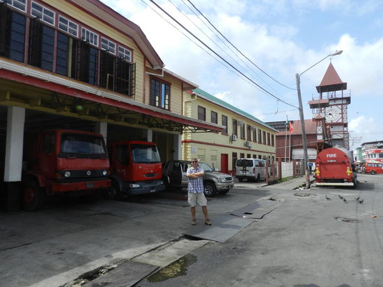 In unmittelbarer Nchbarschaft zum Markt befindet sich eine der beiden Feuerwachen Georgetowns