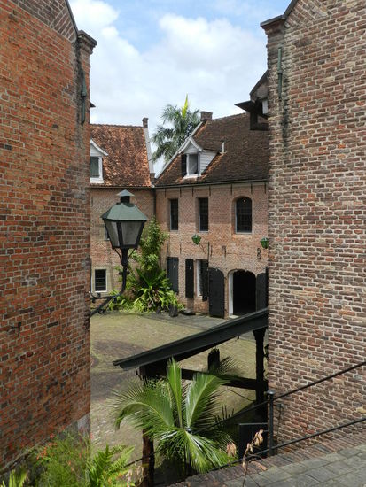 Blick von der Fortmauer in den Innenhof
