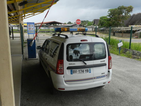 Französiche Grenzstation - Europa ist da, auch wenn es ganz anders aussieht als zu Hause