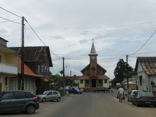 Die Dorfkirche St. Laurent´s du Maroni ...