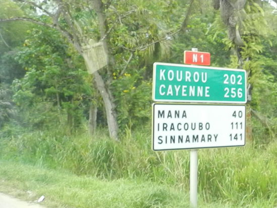 Bis nach Cayenne sind es drei Stunden Fahrt oder 256 km