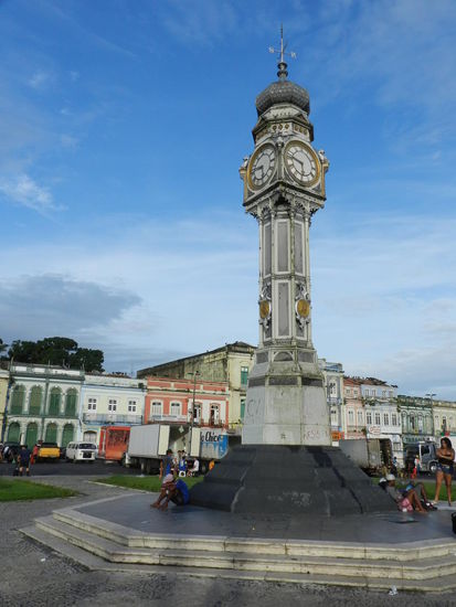 Der Uhrenturm im Fischereihafen Belems