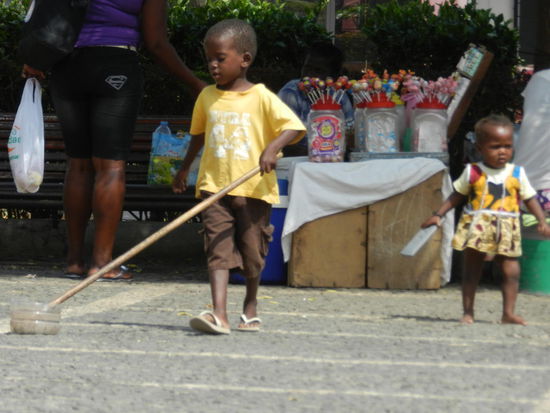 Spielende Kinde sind immer wieder ein herrliches Fotomotiv
