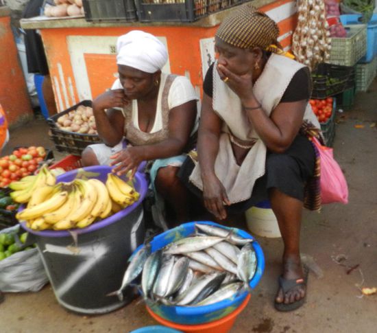 Will denn heute gar niemand unsere Bananen oder Fische kaufen?