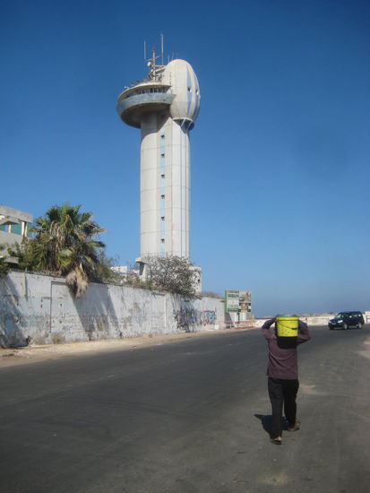 Tower im Freihafen von Dakar