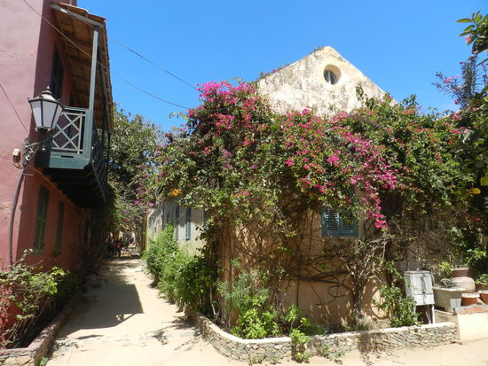 Enge, sandige Gassen erschließen die Insel Gorée