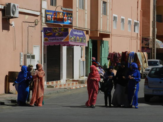 Es geht doch nichts über einen Morgenschwatz auf der Hauptstraße