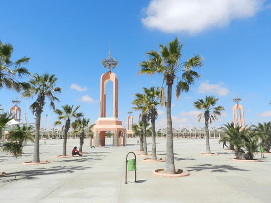 Der Place du Mechouar, ein sehr großer und dominanter Platz im Zentrum