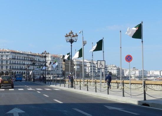 Fahrt entlang der Küstenstraße "Boulevard Che Guevara"