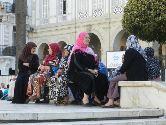 Ob sie sich wohl über den Ausgang der heutigen Präsidentschaftswahl oder doch eher über das Wohlergehen der Familien unterhalten?