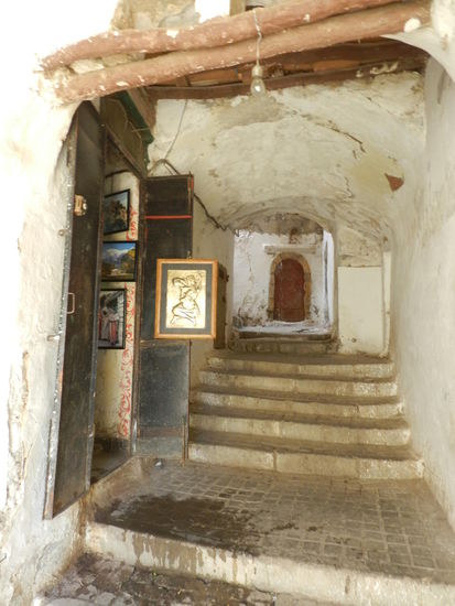 Hauseingänge in der Kashba, der Altstadt auf dem Hügel im 1. Arrondissement, die seit 1992 UNESCO-Weltkulturerbe ist
