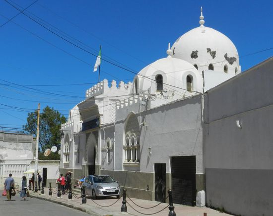 Ibn-Fares Moschee inmitten der Kashba