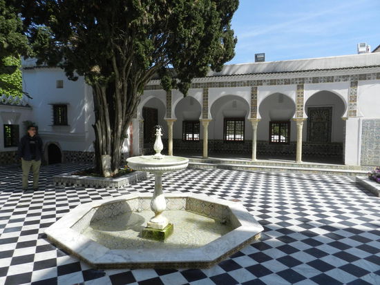 Säulengang im Bardomuseum, dem Museum in einem ehemaligen türkischen Herrenhaus