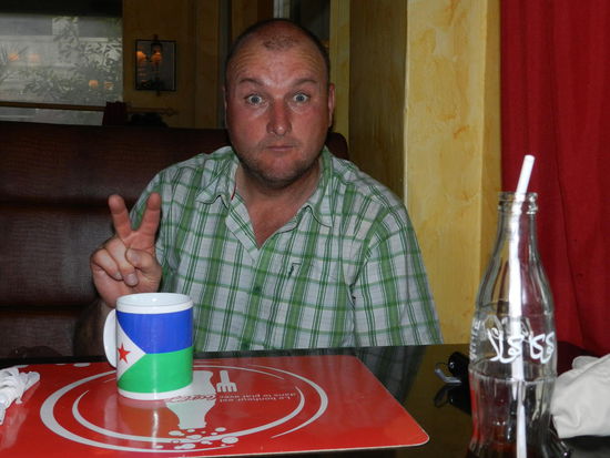 So sieht Udo aus, wenn er sich ueber eine neue Tasse fuer seine Sammlung und ein kuehles Bier freut ....