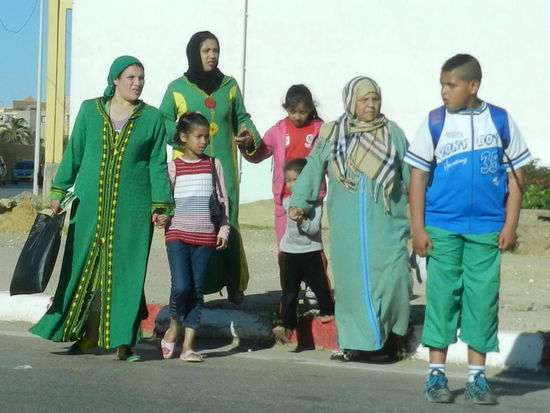 Familienausflug in einem Außenbezirk von Oran