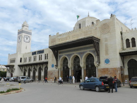 Der Bahnhof Orans ist im maurischen Stil erbaut
