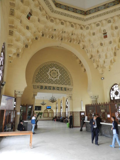 ... als auch die Schalterhalle sind etwas für´s Auge, mächtig beeindruckend