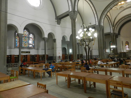 Lesetische in der Bibliothekskathedrale