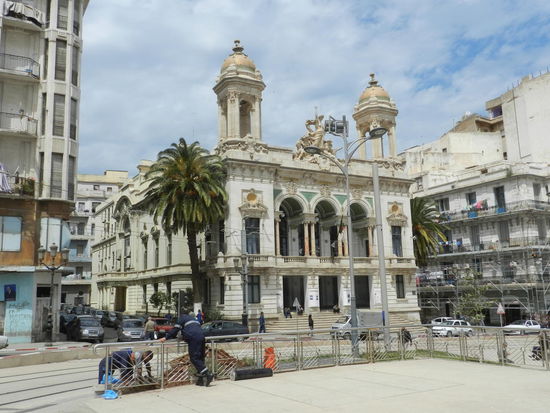 Theater am Platz des 1. Novembers